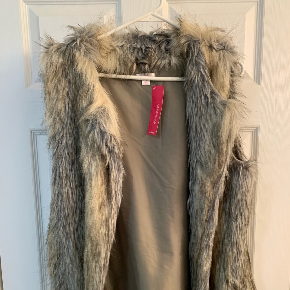 Xhilaration Faux Fur vest, size Large
